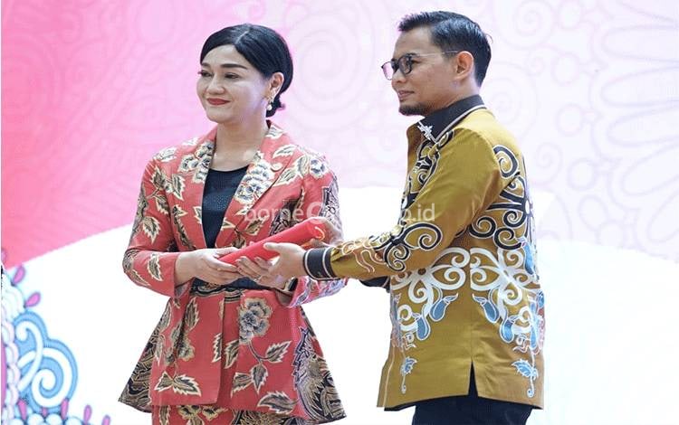 Primandanu Febriyan Aziz Dikukuhkan Sebagai Kepala OJK Kalteng Gantikan Otto Fitriandy