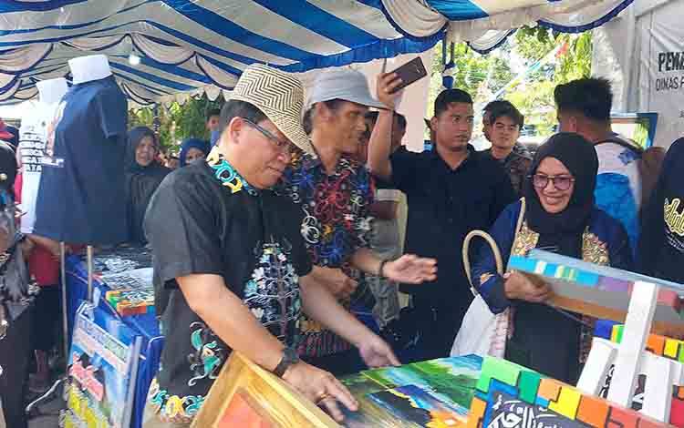 Buka Pameran UMKM, Pj Bupati Kapuas: Wadah Promosikan Produk Lokal