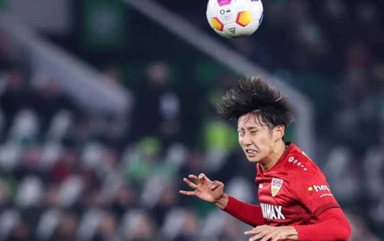 Bek Jepang Hiroki Ito resmi bergabung dengan Bayern Muenchen dari VFB Stuttgart pada Jumat (14/6/2024). ANTARA/AFP/Ronny Hartmann