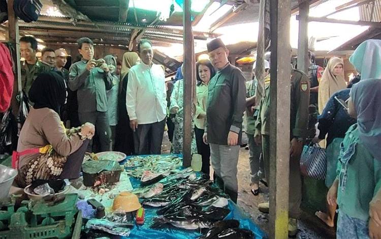 Pj Bupati Barito Selatan Pantau Harga Sejumlah Bahan Pokok