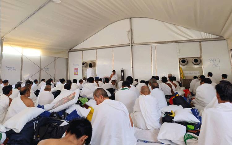 Jemaah Haji Kloter 4 Kalteng Emberkasi Banjarmasin di Tenda Arafah
