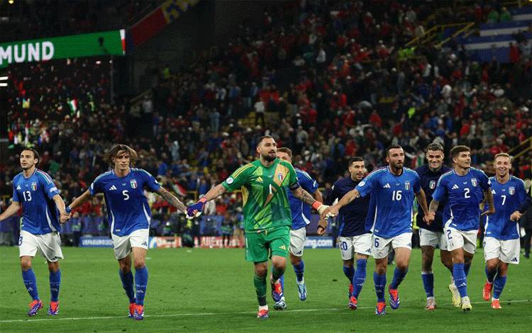 Italia Balik Taklukkan Albania 2-1