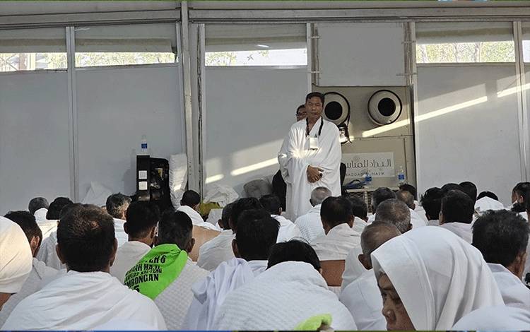 Kepala Kemenag Kapuas Berikan Tausiah Sebelum Wukuf di Arafah