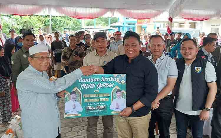 Wagub Kalteng Salurkan 176 Hewan Kurban di Kapuas