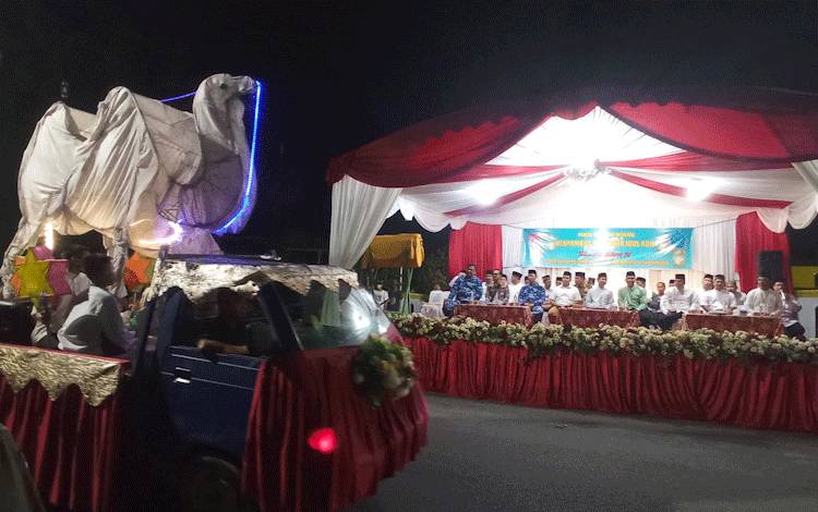 Lestarikan Adat dan Sarana Syiar Islam, PHBI dan Pemkab Kobar Gelar Pawai Obor Idul Adha