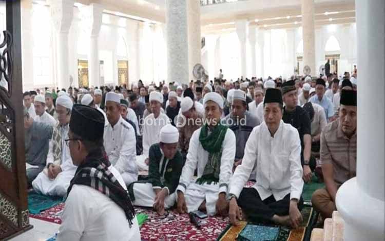 Pj Bupati Barito Utara Salat Idul Adha 1445 H di Masjid Islamic Center