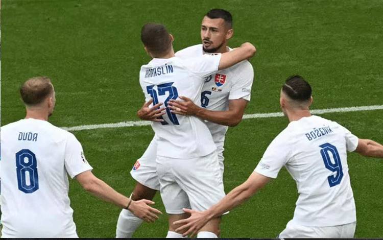 Selebrasi pemain Slowakia Ivan Schranz mencetak gol lawan Belgia dalam pertandingan Grup E Piala Eropa 2024 di Deutsche Bank Park, Frankfurt pada Selasa (18/6/2024). ANTARA/UEFA/AFP