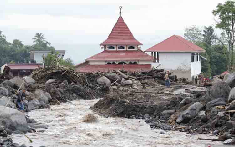 BNPB Uji EWS sebelum Pemasangan di Sekitar Sungai di Gunung Marapi