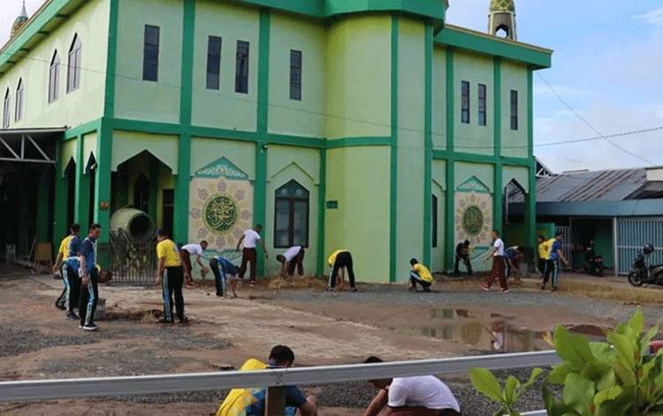 Jelang HUT ke-78 Bhayangkara, Polres Kapuas Bakti Religi Tempat Ibadah