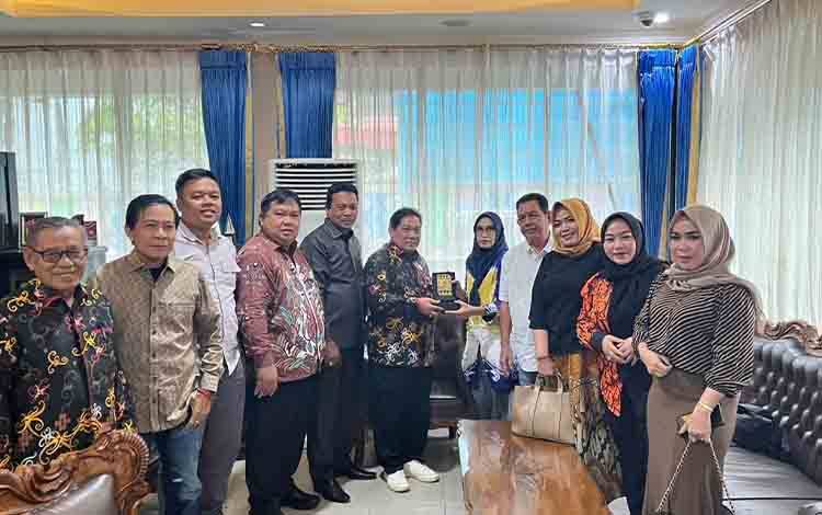 Komisi II DPRD Kapuas Juga Kunker ke DPRD Banjarmasin Sharing Terkait Pelaksanaan Perda APBD 2024