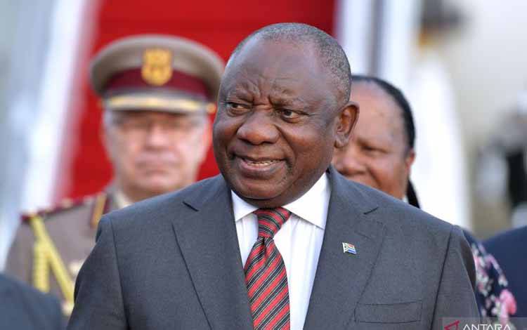 Presiden Afrika Selatan Cyril Ramaphosa tiba di Bandara I Gusti Ngurah Rai, Bali, Senin (14/11/2022). ANTARA FOTO/Media Center G20 Indonesia/Fikri Yusuf/wsj