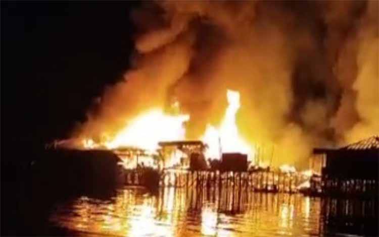 Kebakaran Hanguskan Rumah dan Warung Warga di Desa Saka Tamiang