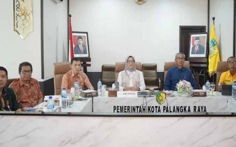 Pj Wali Kota Palangka Raya mengikuti Rakernas pengendalian inflasi. (FOTO: HUMAS)