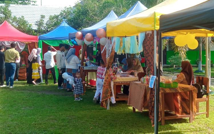 Siswa SMKS Muhammadiyah Pangkalan Bun Gelar Bazar Bagian Panen Hasil Belajar P5