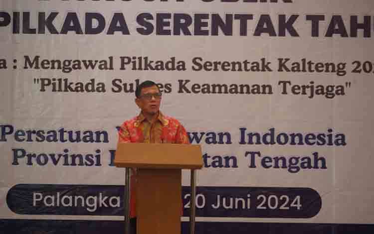 Ketua PWI Pusat Hendry CH Bangun saat diskusi publik di Palangka Raya, Kamis, 20 Juni 2024. (FOTO: RIZAL)
