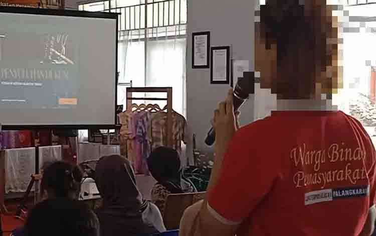 Warga Binaan Lapas Perempuan Palangka Raya Terima Penyuluhan Hukum