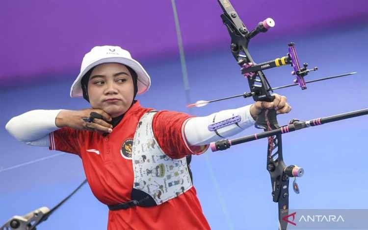 Arsip - Pepanah Indonesia Diananda Choirunisa melesatkan anak panah pada semifinal recurve beregu campuran Asian Games 2022 di Fuyang Yinhu Sports Centre, Hangzhou, China, Rabu (4/10/2023). (ANTARA FOTO/Hafidz Mubarak A)