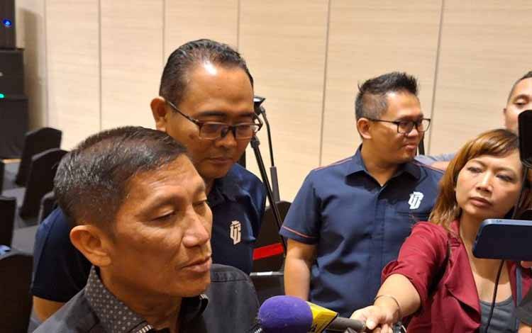Direktur Utama PT LIB, Ferry Paulus usai mengikuti konferensi pers Liga Indonesia yang berlangsung di Menara Danareksa, Jakarta, Kamis (20/06/2024). (ANTARA/FAJAR SATRIYO)