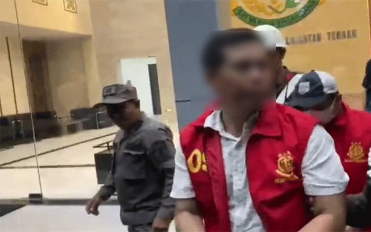 Setelah DPO, Ketua dan Bendahara KONI Kotim Menyerahkan Diri, Langsung Ditahan