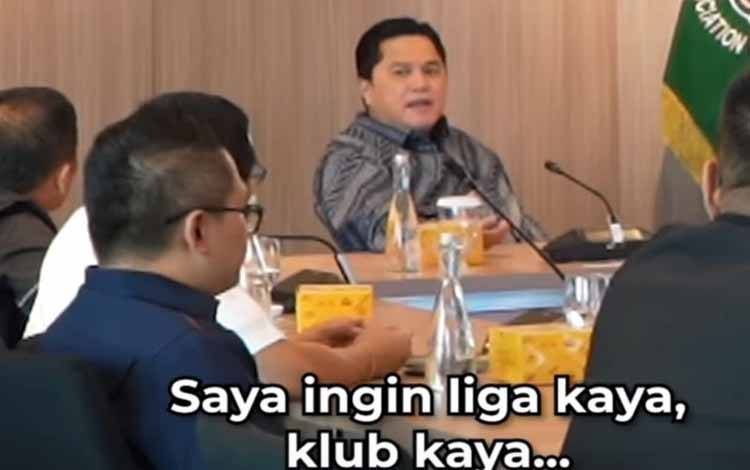 Ketua Umum Persatuan Sepakbola Seluruh Indonesia (PSSI) Erick Thohir memberikan penjelasan dalam rapat bersama PT Liga Indonesia Baru (LIB) di Jakarta, Kamis (20/6/2024). (ANTARA/HO-Akun instagram @erickthohir)