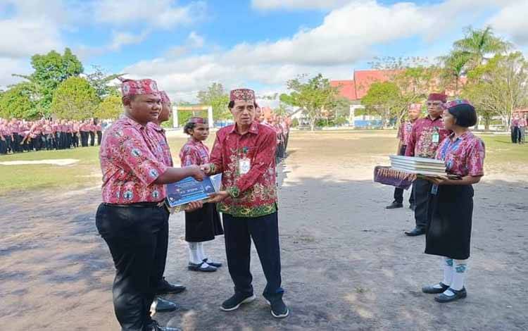 Semangat Sportivitas dan Kreativitas Akhiri Pertandingan Antarkelas SMAN 5 Palangka Raya