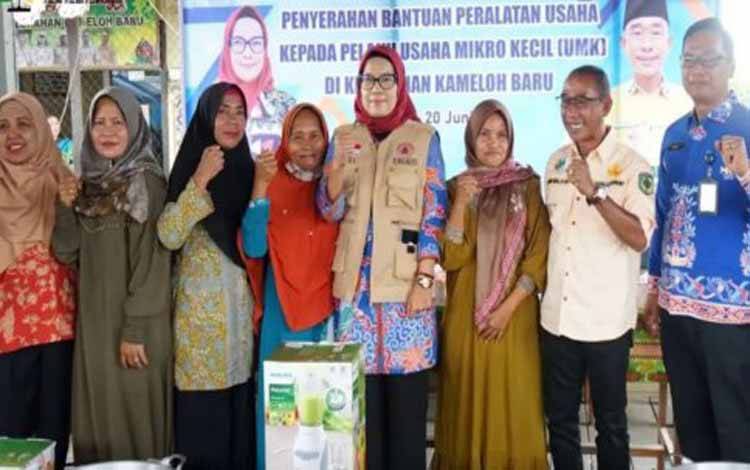 Pemko Palangka Raya Berikan Bantuan Peralatan Usaha Untuk UMK di Kameloh Baru