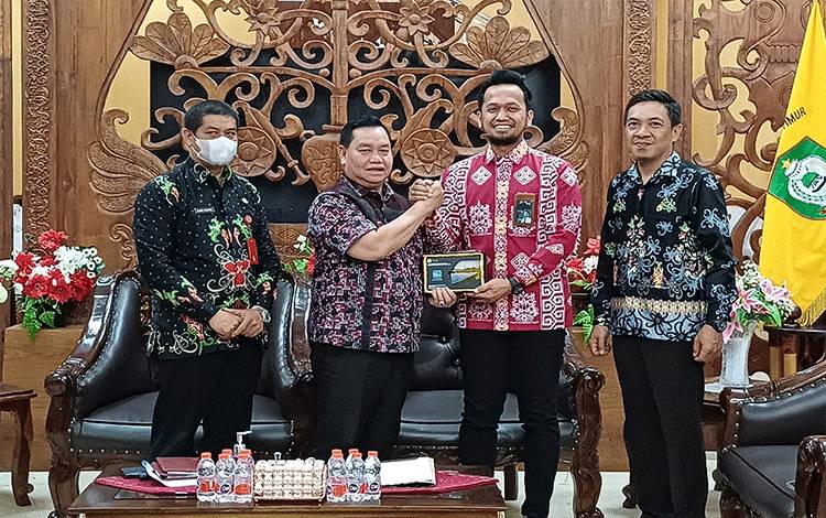 Pemkab Kotim-PLN UP3 Pangkalan Bun Bersinergi untuk Percepatan Pembangunan Infrastruktur Ketenagalistrikan