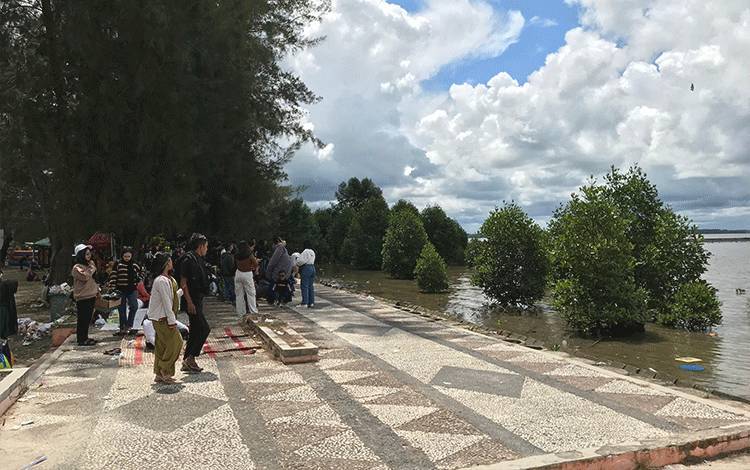 Pemkab Kobar Rehab Fasilitas Destinasi Wisata Pantai Kubu Tahun Ini