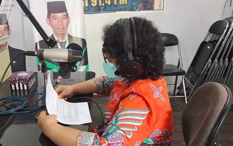 Tim Promkes RSUD Kapuas saat berikan edukasi seputar mewaspadai penyakit DBD. (FOTO: IST)