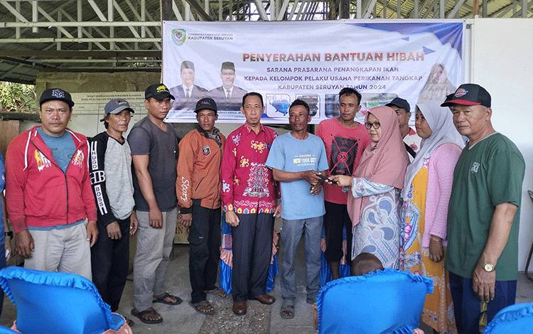 Kelompok Usaha Perikanan Terima Bantuan Sarpras Penangkapan Ikan