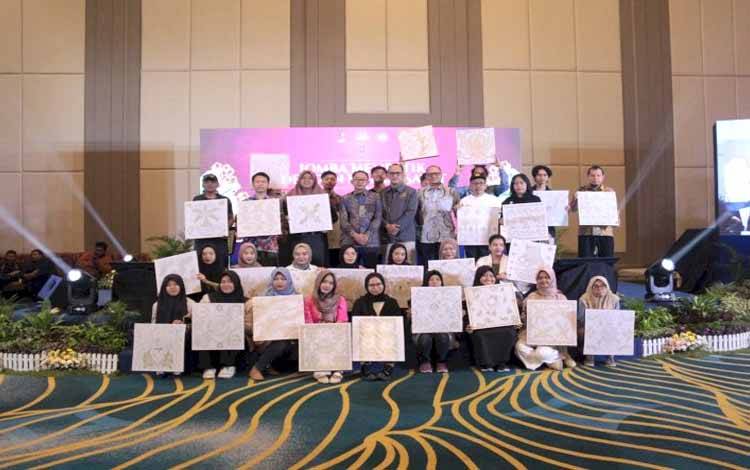 Workshop UKMK Just Sawit oleh BPDPKS salah satunya sosialisasi penggunaan malam atau lilin batik berbahan dasar sawit.(FOTO: Rilis BPDPKS)