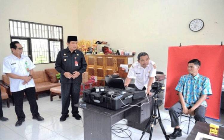 Disdukcapil Kobar Layani Administrasi Kependudukan di Sekolah