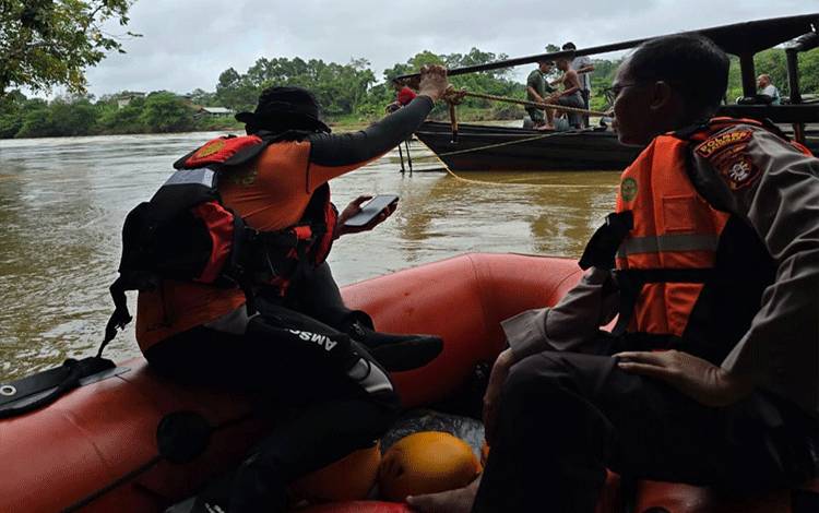 Pemilik Fortuner Putih Terjun di Sungai Katingan belum Ditemukan