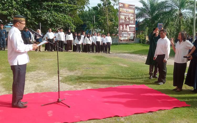 Ketua KPU Lantik Pantarlih Pelaksanaan Pilkada Kalteng dan Kobar
