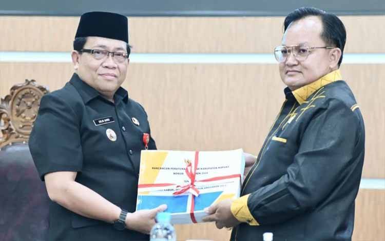 Pj Bupati Kapuas Sampaikan Pidato Raperda Pertanggung Jawaban APBD 2023