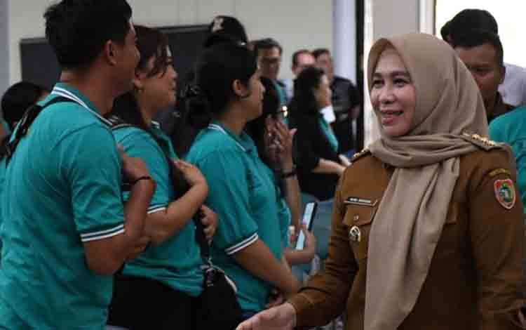 Pj Bupati Pulang Pisau Lepas Kontingen Pesparawi Ke-XVII Tingkat Provinsi Kalimantan Tengah