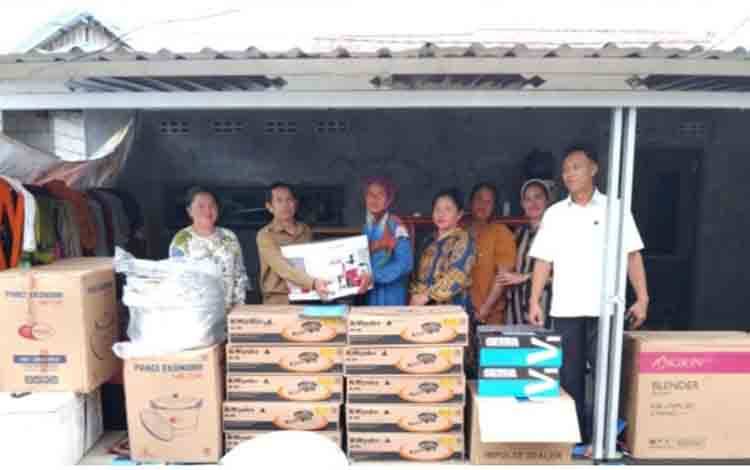 DKP Kobar Serahkan Bantuan Alat Pengolahan Ikan