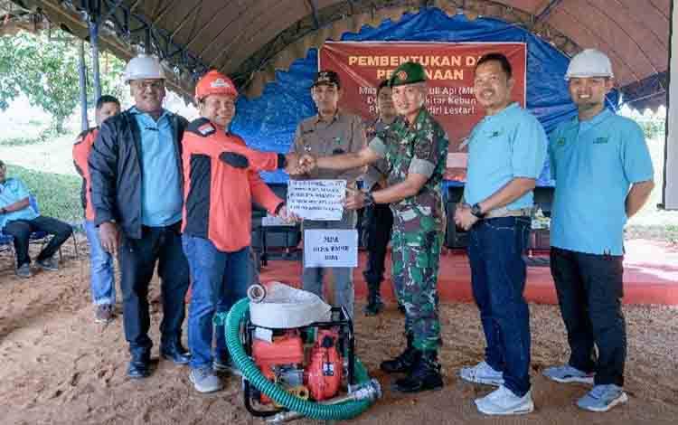 PT SML Berikan Alat Pemadam Api dan APD untuk Empat Kelompok MPA