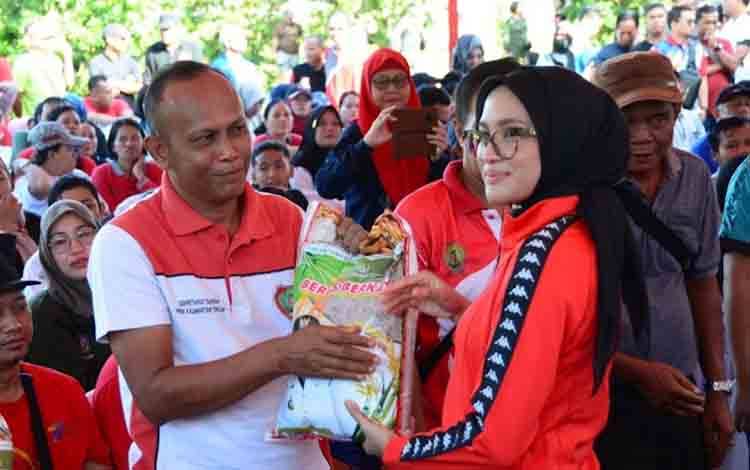 Pemprov Kalteng Salurkan Bantuan Beras Jaga Stabilitas Harga
