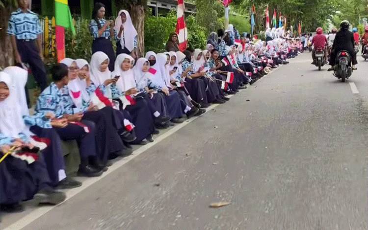 Ratusan Pelajar di Sampit Siap Menyambut Kedatangan Presiden Jokowi
