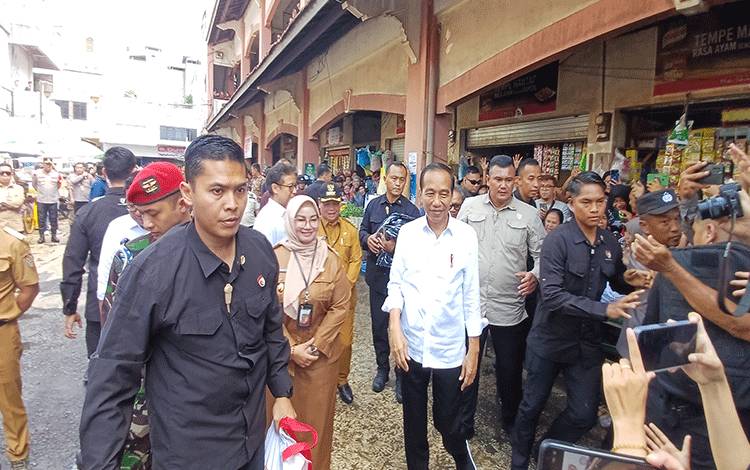 Presiden RI Joko Widodo tiba di Pasar PPM Sampit, Rabu, 26 Juni 2024. (FOTO: DEWIP)