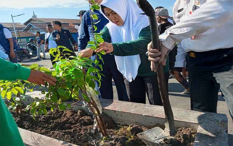 Hasilkan 240 Ton Sampah Sehari, DLH Kobar Targetkan Setiap Desa Punya Bank Sampah dan TPST