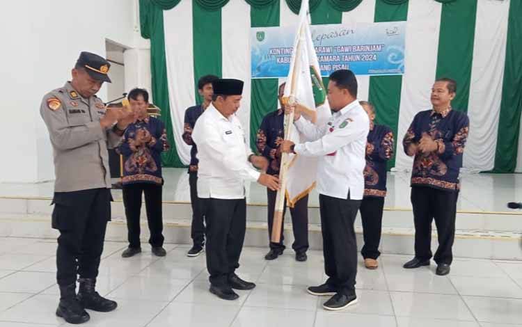 Pj Bupati Sukamara Lepas Keberangkatan Kontingen Pesparawi