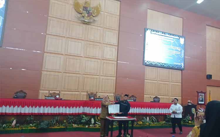 DPRD Palangka Raya Rapat Paripurna ke 8 dengan Agenda Penyampaian Hasil Fasilitasi Raperda