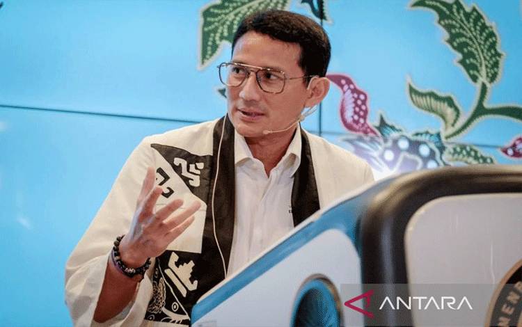 Menparekraf Jalin Koordinasi untuk Turunkan Harga Tiket Pesawat