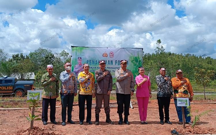 Polres Gunung Mas Tanam Ratusan Pohon Buah