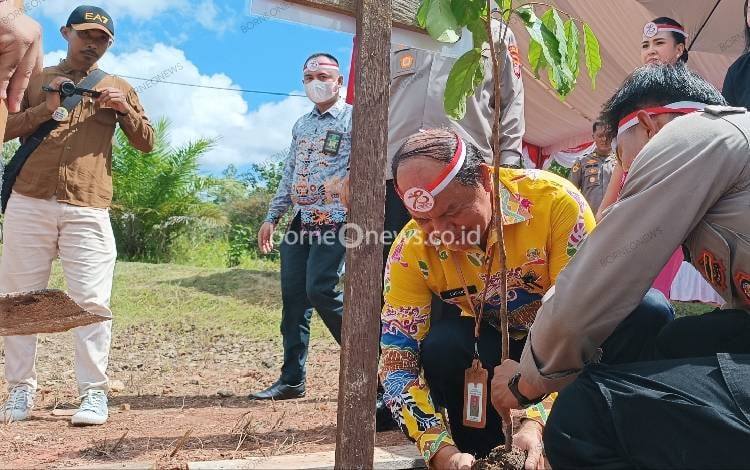 Pemkab Sambut Baik Penanaman Pohon oleh Polres Gunung Mas