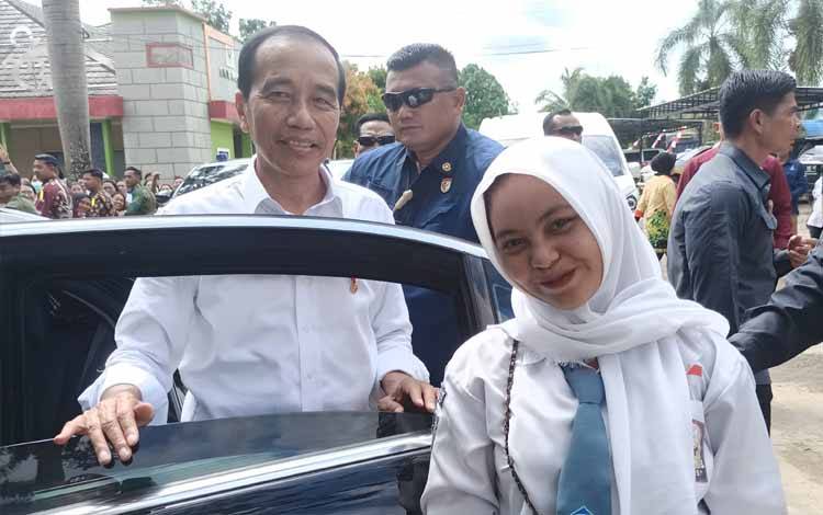 Cerita Perjuangan Siswi SMKN 1 Tamiang Layang agar Bisa Foto dengan Presiden