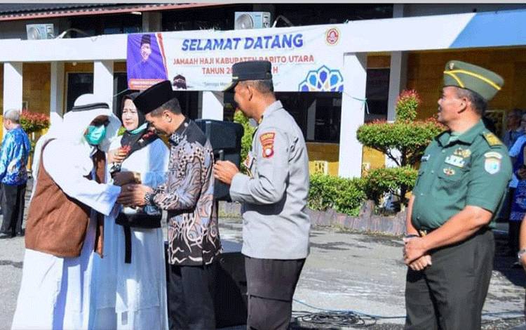 Suasana Haru Sambut Kedatangan Jemaah Haji Barito Utara