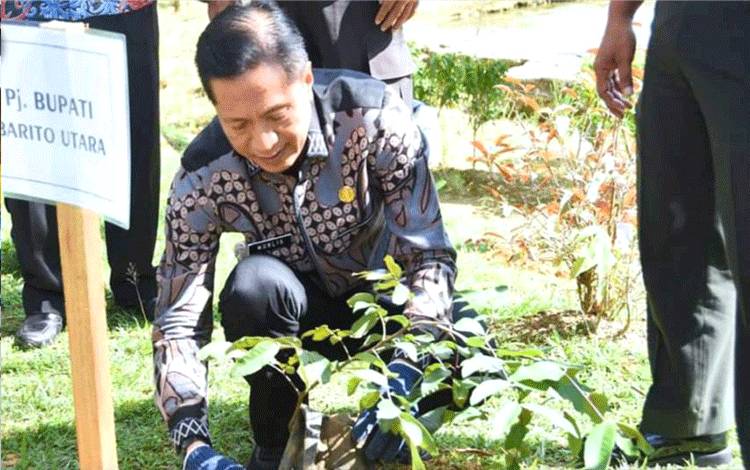 Peringati Hari Lingkungan Hidup Sedunia, Pemkab Barito Utara Tanam Bibit Pohon